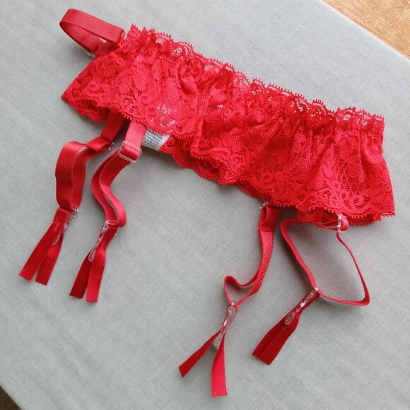 The Escanté Collection Red Garter Belt OSFM classic lingerie lace strap snap - Picture 2 of 7